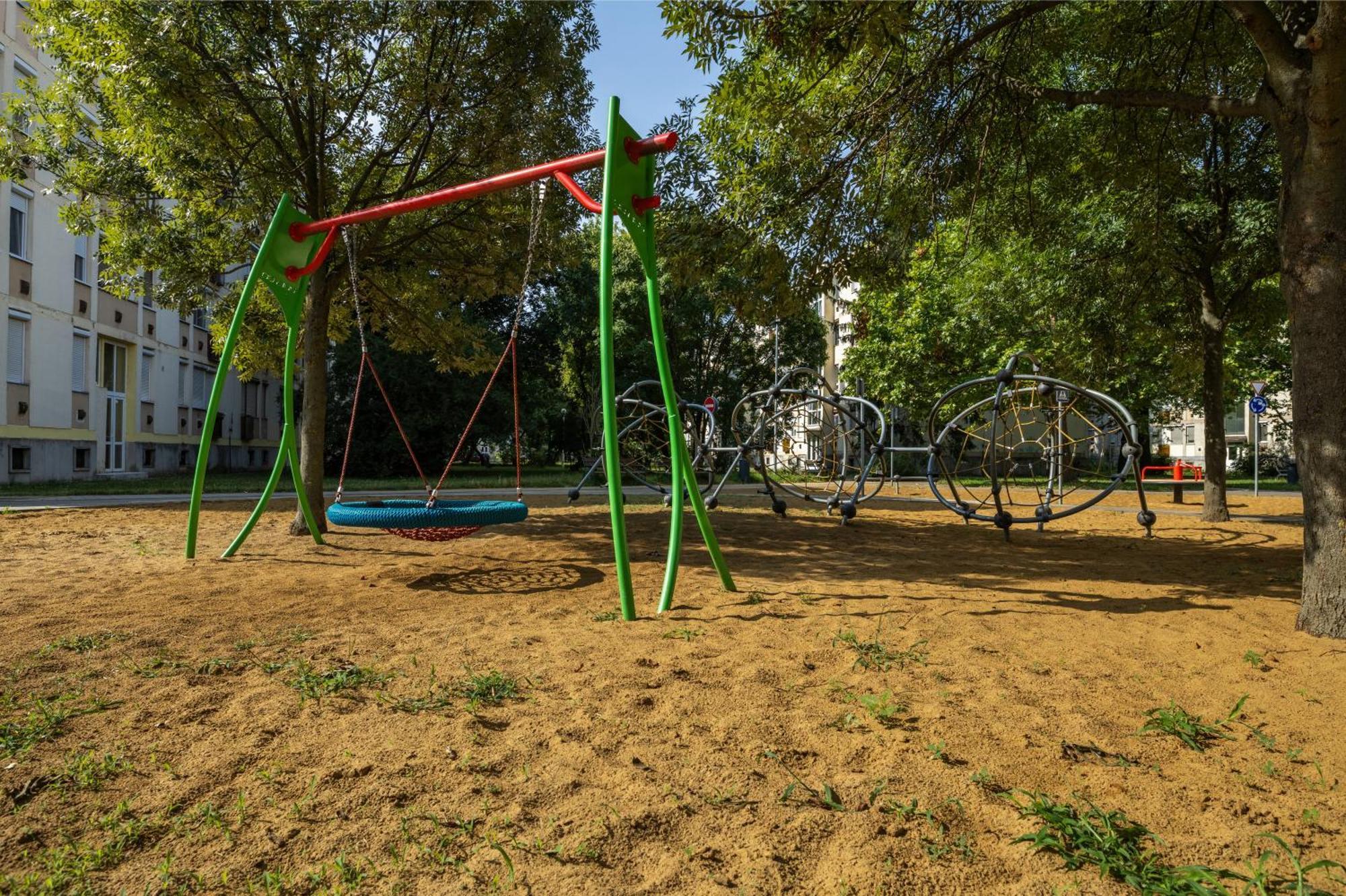 Malompark Apartman With Free Parking Debrecen Exterior foto